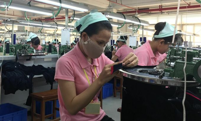 A textile worker at a Hong Kong-invested factory in Tay Ninh Province in southern Vietnam (VnExpress/An Phuong)