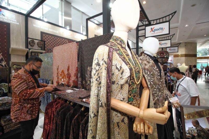 Batik outlet owned by micro, small, and medium enterprises (MSMEs) at the 2023 Inacraft in Jakarta, Saturday, March 4, 2023. (source: ANTARA/HO-BNI/rst)