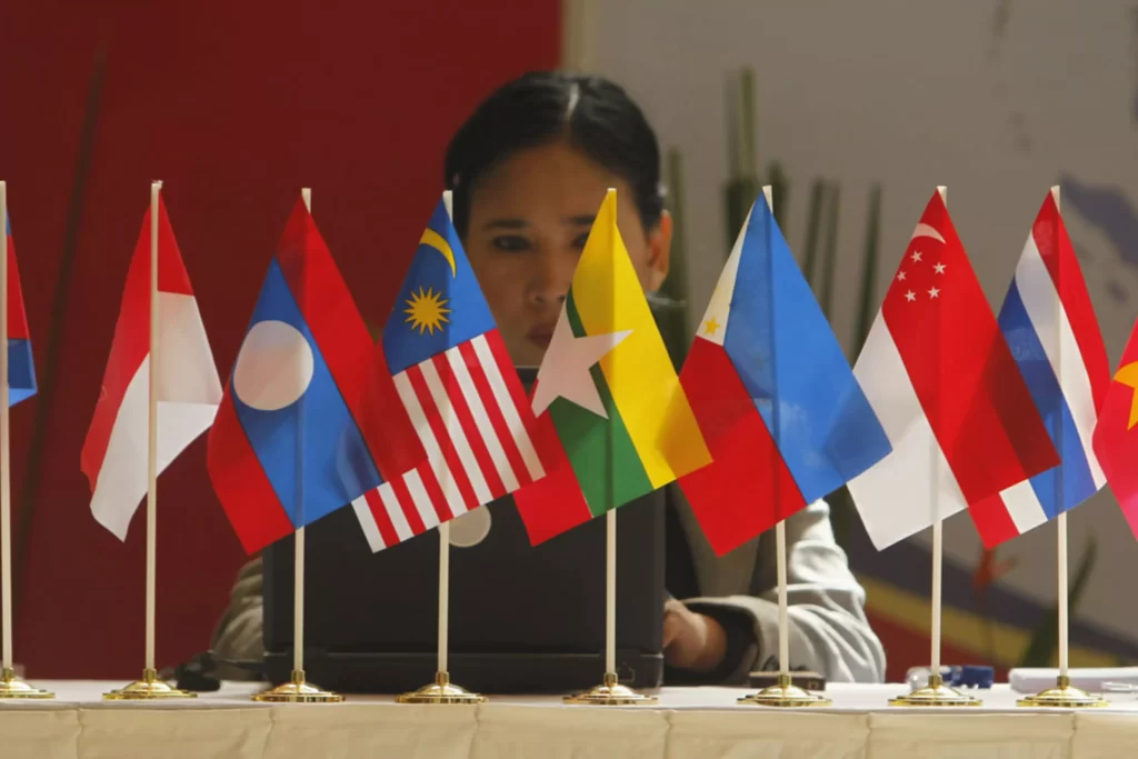 Thailand and Singapore are countries in ASEAN that are among the 10 fastest growing economic countries in 2023 (Source: CFR)