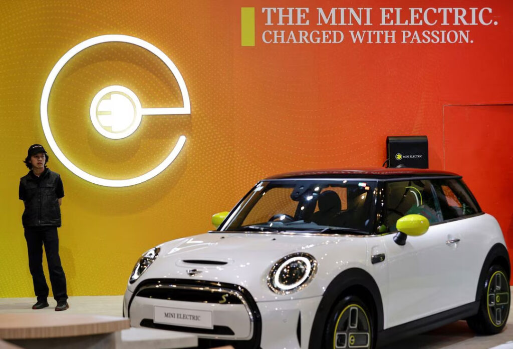  A worker stands near a Mini Cooper Electric car, that is displayed during the Gaikindo Indonesia International Auto Show in Tangerang, near Jakarta, Indonesia, August 10, 2023. REUTERS/Willy Kurniawan Acquire Licensing Rights