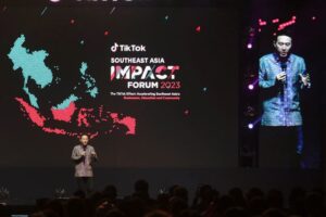 TikTok Chief Executive Officer Shou Zi Chew delivers his speech during the launch of TikTok Socio-Economic Impact Report 2023 event at The Ritz Carlton, Pacific Place in Jakarta, Indonesia, June 15, 2023. REUTERS/Ajeng Dinar Ulfiana