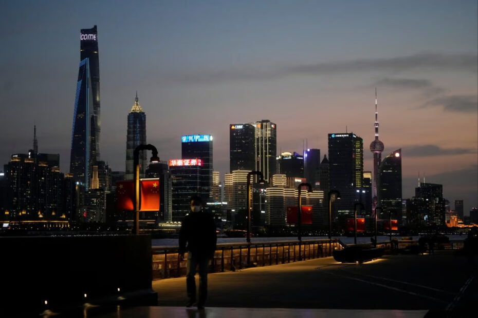 Shanghai is trying to contain the spread of the Omicron variant with a two-stage lockdown. Photo: Reuters