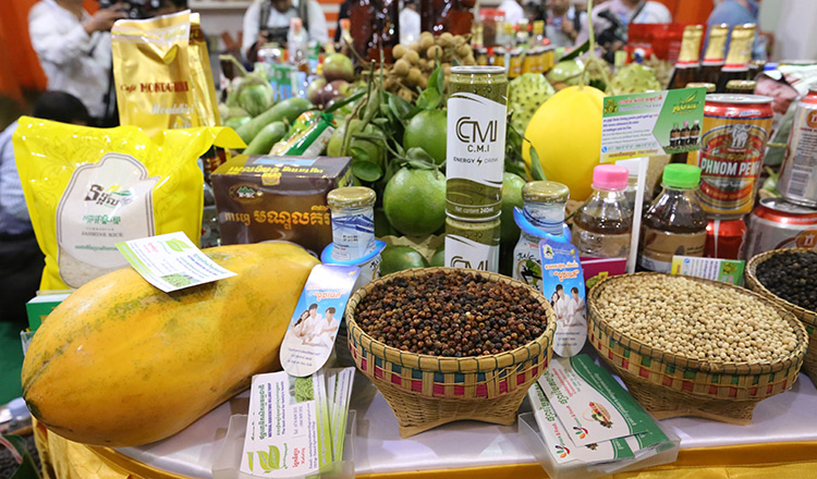 Cambodian products on display. The government approved a draft law on rules of origin, aiming to help promote and facilitate trade that benefits from trade preferences and non-systemic practices. KT/Chor Sokunthea (khmertimeskh.com)