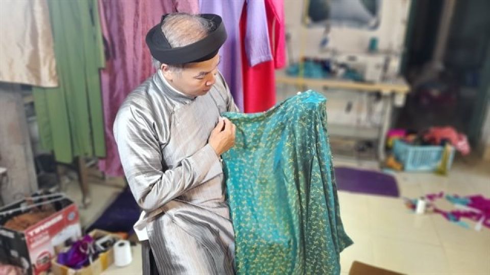 Do Minh Tam, one of the celebrated dressmakers of Trạch Xa Village. (Image courtesy of Viet Nam News)