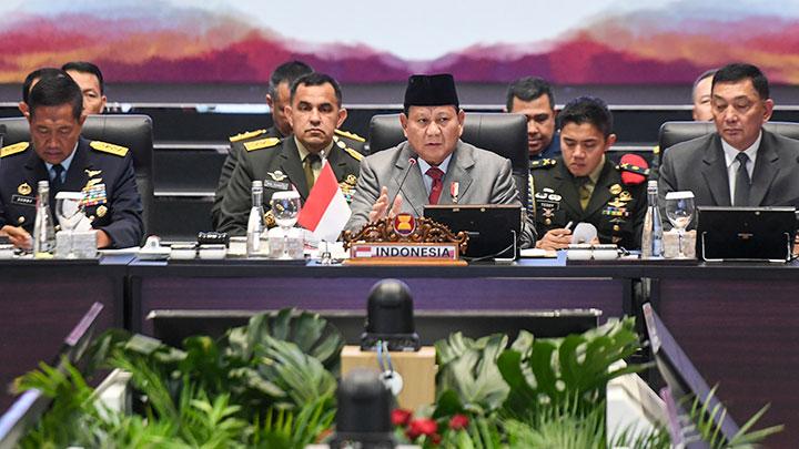 TEMPO.CO, Jakarta - Defense Minister Prabowo Subianto talked about the necessity to maintain Indo-Pacific stability, where the world's great powers such as China and the US fight for influence. The challenges faced by the region, Prabowo said, have become more complex. (Tempo.co)